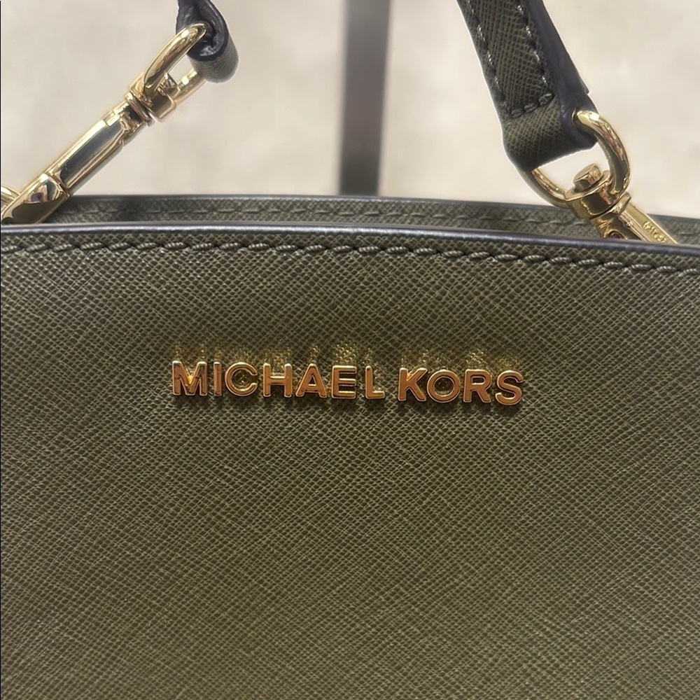 Michael Kors Green mini cross body Bag with Adjustable Strap - Picture 2 of 15